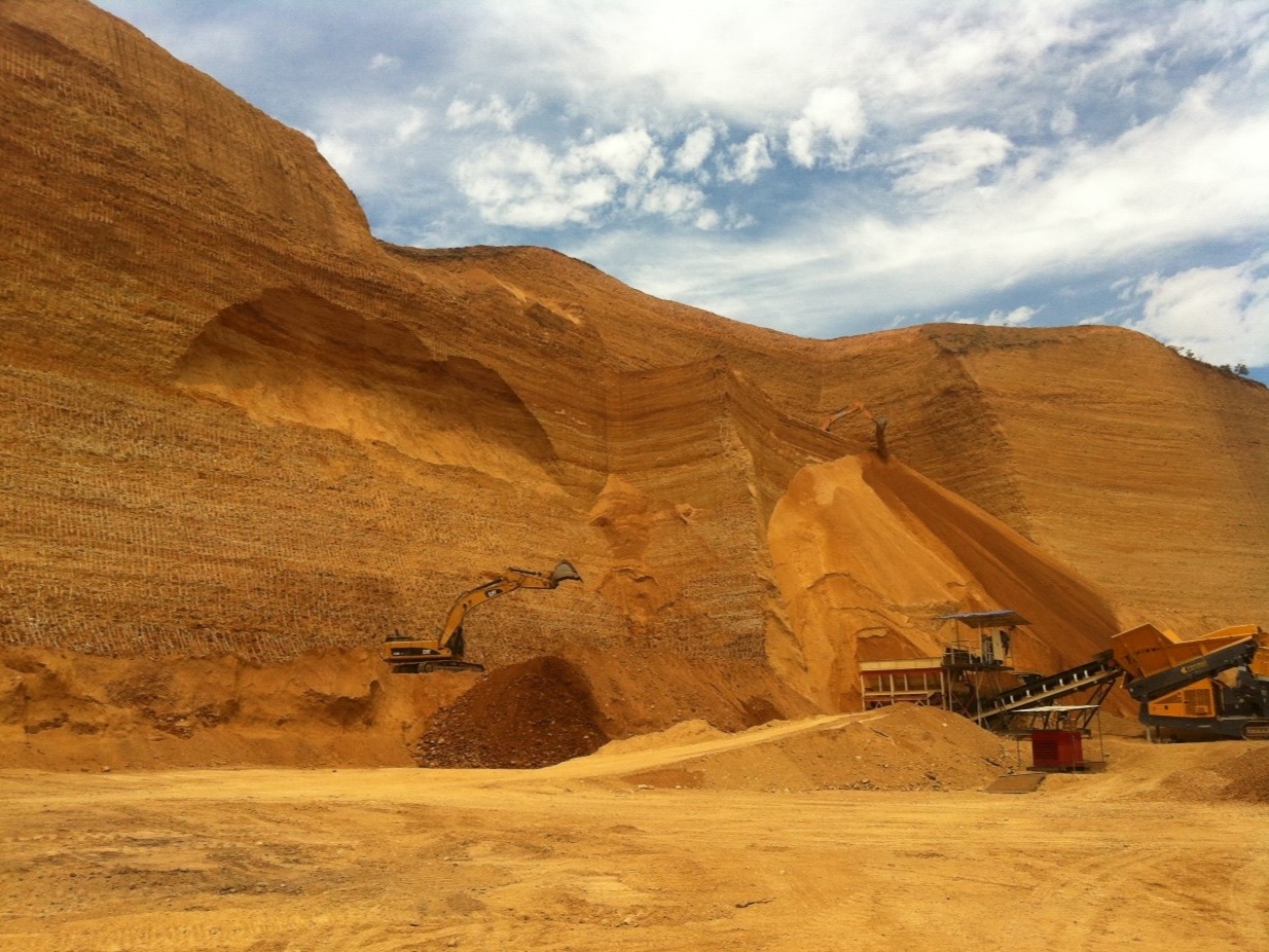 Movimiento de tierra en Cantera Pacolí. TS Ingeniería - CEMEX.